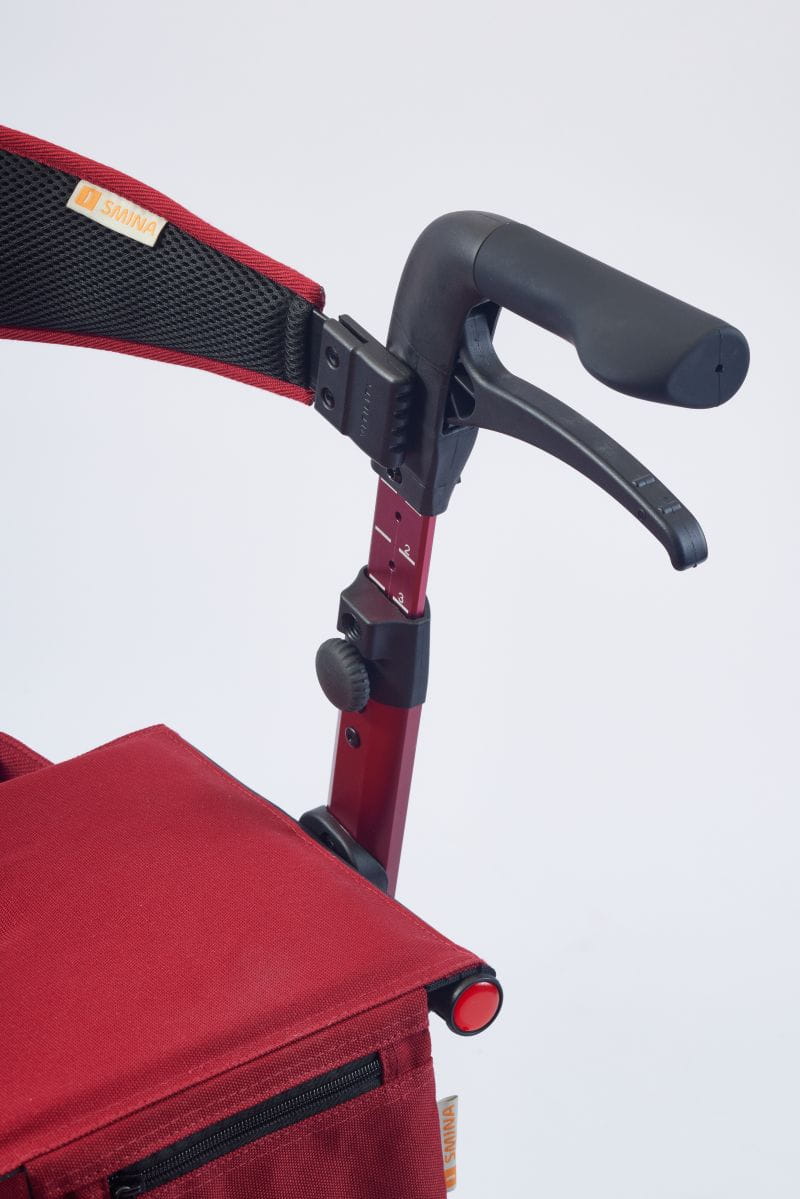 Nahaufnahme des komfortablen, ergonomischen Handgriffs, Modell Resi - Reise-Rollator, von Smina