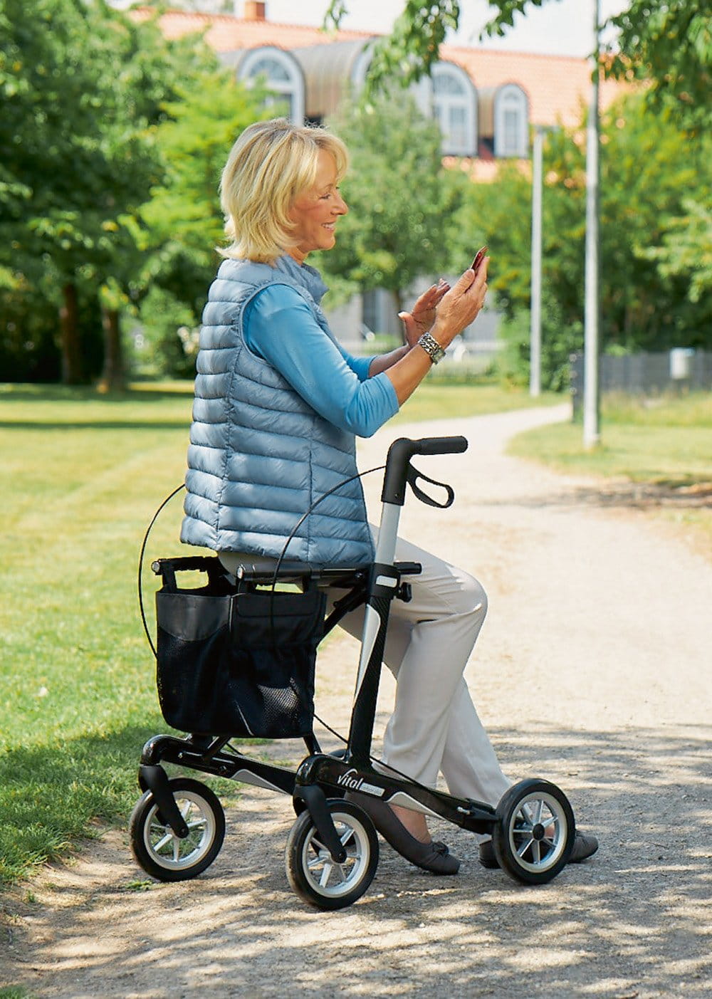 Rollator-vital-carbon-plus-carbonschwarz-Anw-Web Russka Rollator Vital Carbon Plus