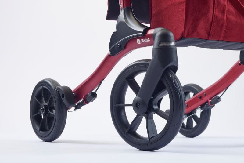 Seitenaufnahme der Softbereifung für optimalen Komfort, Modell Resi - Reise-Rollator, von Smina