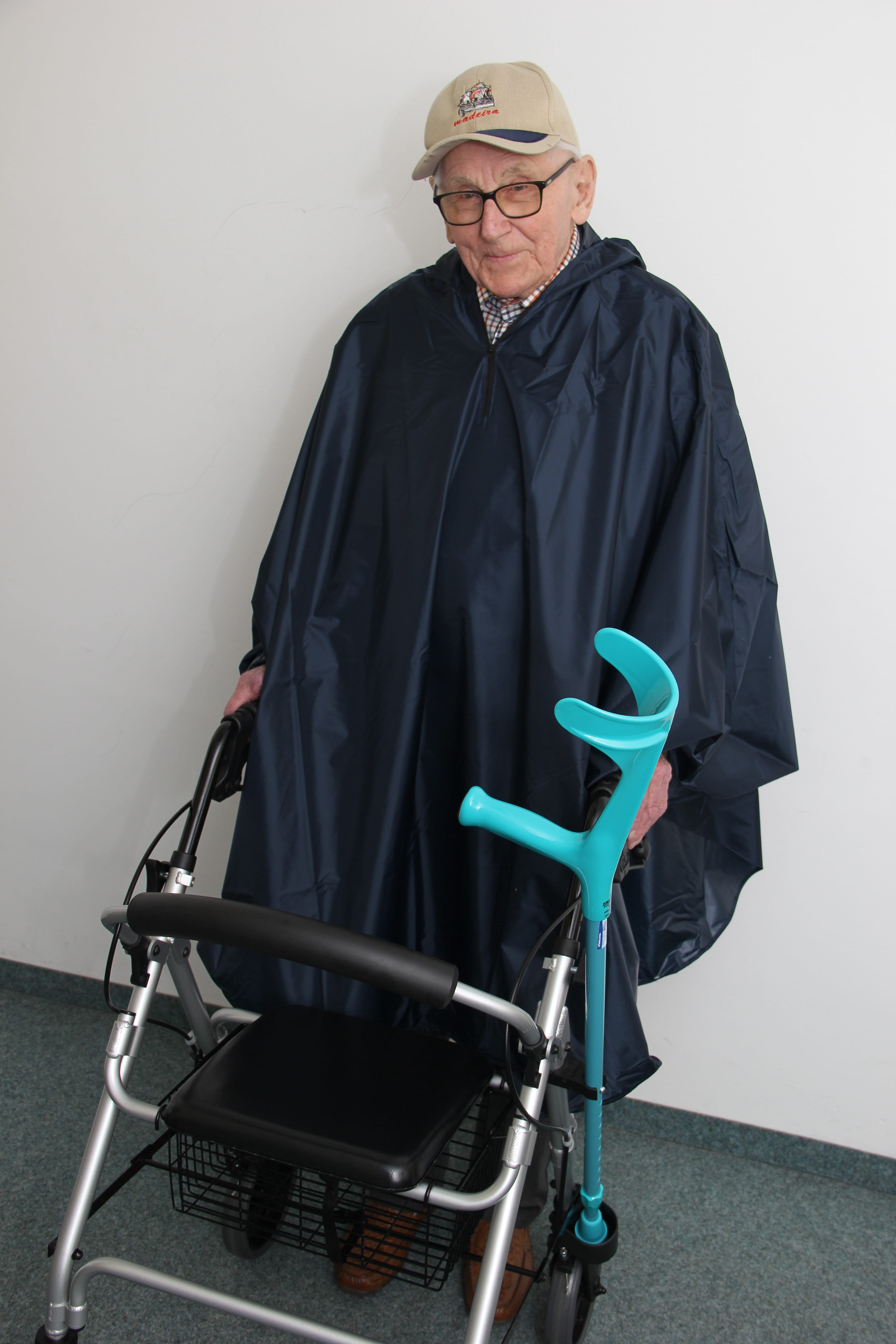 Rollator-Pocho5a129e067cc5e Regenponcho für Rollator
