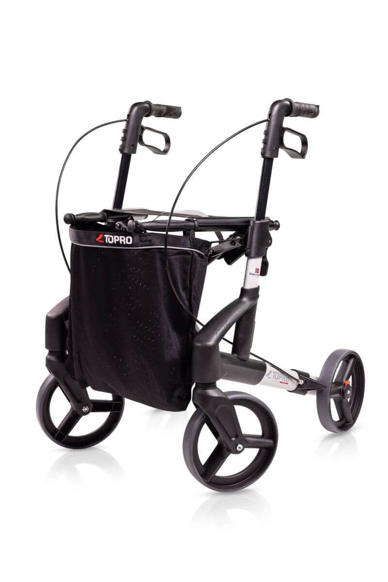 Modell Troja Black Series von Mobio, Seiten- /Frontansicht eines Rollators in der Farbe Silber mit schwarzer Einkaufstasche