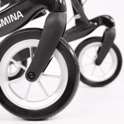Nahaufnahme Softbereifung, Modell Carlbon von SMINA, Carbon-Rollator, Farbe Carbon-Schwarz