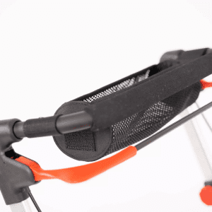Nahaufnahme von der kleinen Tasche am Handgriff, Modell Inna von SMINA, Indoor-Rollators