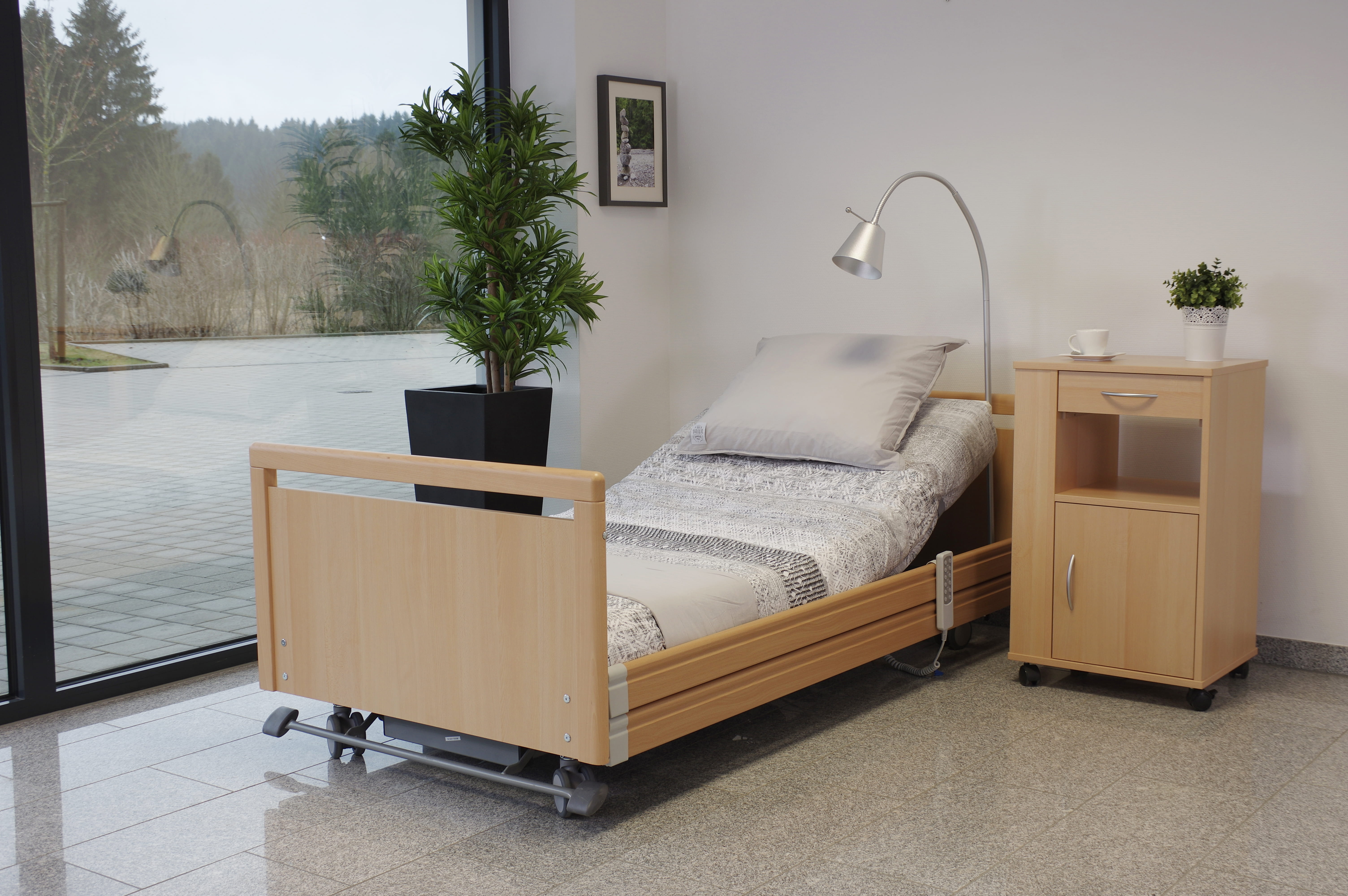 Elba_Care-durchg-ngig tecfor care GmbH Pflegebett ELBACARE