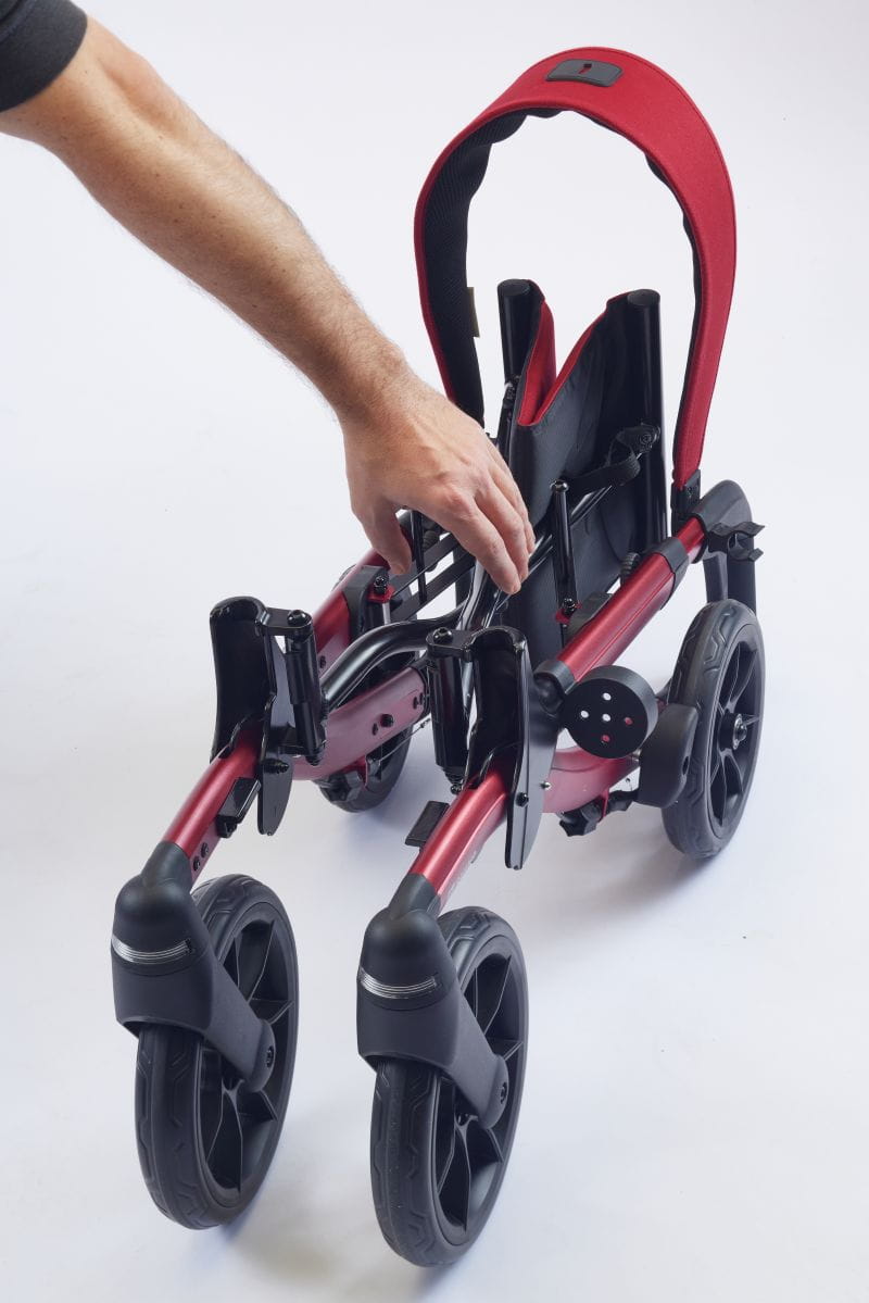 Reise-Rollator zusammengeklappt (einfach), Handgriff, Modell Resi von Smina, eines carbon-schwarzen